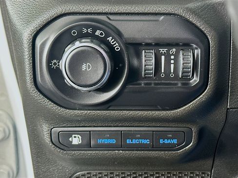 Used 2022 Jeep Wrangler Sahara w/ Safety Group image 17