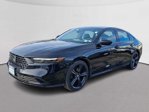 Used 2024 Honda Accord Sport image 4
