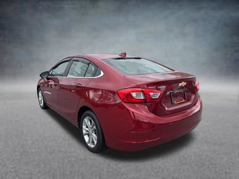 Used 2019 Chevrolet Cruze LT w/ Convenience Package FWD image 3