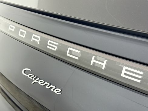 Certified 2023 Porsche Cayenne Coupe AWD/4WD image 31