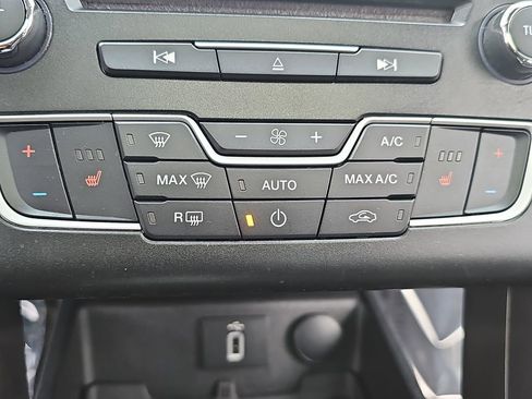 Used 2017 Ford Fusion Energi SE image 21