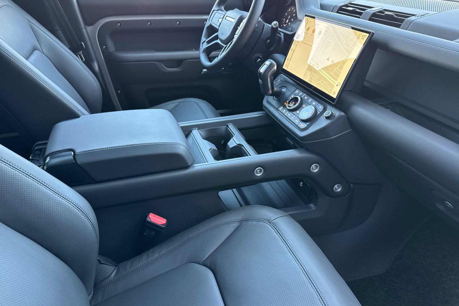 New 2026 Land Rover Defender 130 X-Dynamic SE AWD/4WD image 18