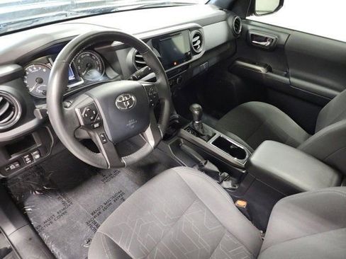 Used 2017 Toyota Tacoma TRD Sport image 26