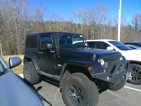 Used 2015 Jeep Wrangler Sahara w/ Connectivity Group image 5