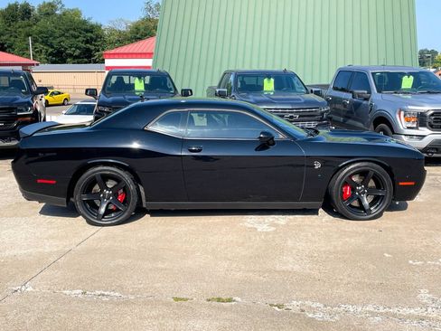 Used 2017 Dodge Challenger SRT Hellcat RWD image 4