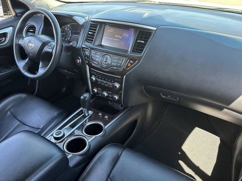 Used 2016 Nissan Pathfinder Platinum image 12