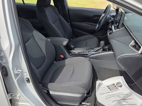 Used 2022 Toyota Corolla LE FWD image 15