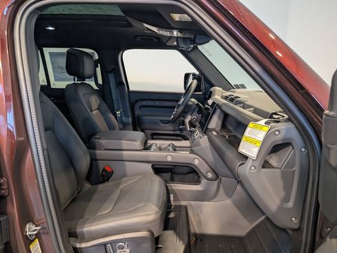 New 2026 Land Rover Defender 130 X-Dynamic SE image 32