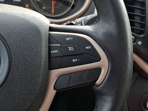Certified 2018 Jeep Cherokee Limited AWD/4WD image 28