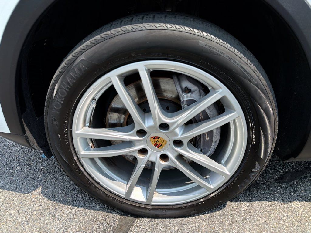 Used 2023 Porsche Cayenne AWD/4WD image 16