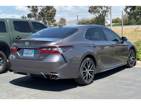 Used 2021 Toyota Camry SE FWD image 5