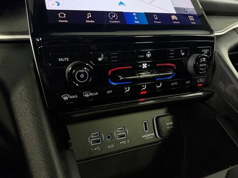 Used 2023 Jeep Grand Cherokee 4WD 4xe image 18