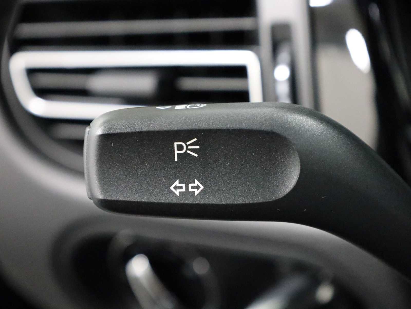 Used 2026 Porsche Macan AWD/4WD image 31