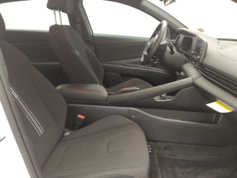 Used 2025 Hyundai Elantra Sport FWD image 21