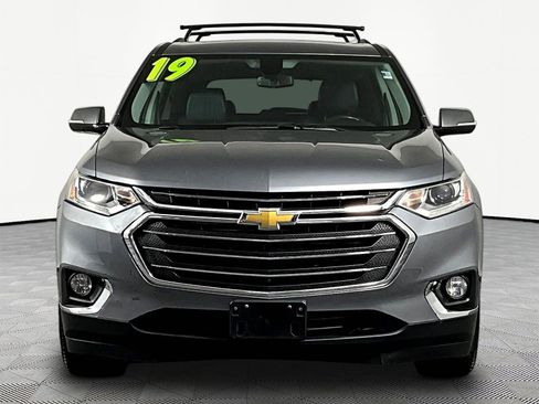 Used 2019 Chevrolet Traverse LT w/ LT Premium Package FWD image 2