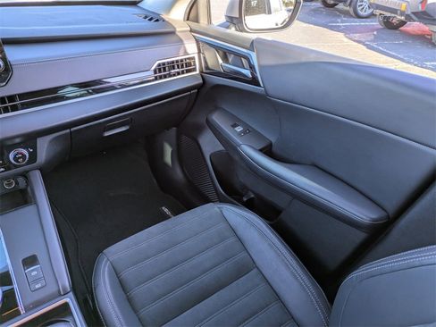 Used 2023 Mitsubishi Outlander SE image 17