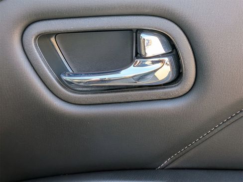 Used 2023 INFINITI QX80 Luxe w/ Cargo Package image 38