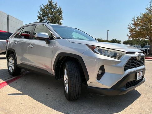 Used 2019 Toyota RAV4 XLE FWD image 4