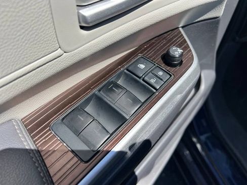 Used 2022 Toyota Sienna XLE w/ XLE Plus Package FWD image 27