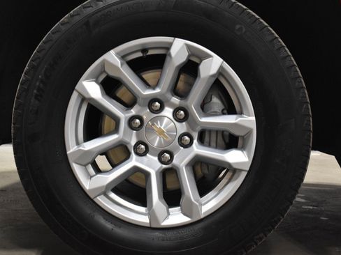 Used 2025 Chevrolet Silverado 1500 LT AWD/4WD image 29