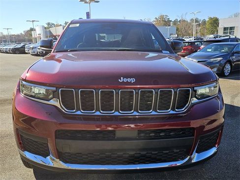 New 2025 Jeep Grand Cherokee L Laredo image 2