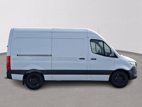 Used 2024 Mercedes-Benz Sprinter 144 Cargo image 4