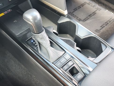 Used 2025 Toyota Camry SE FWD image 21