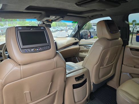 Used 2019 Cadillac Escalade ESV Platinum RWD image 16