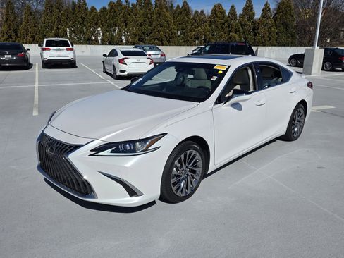 Used 2024 Lexus ES 300h w/ Luxury Package image 1