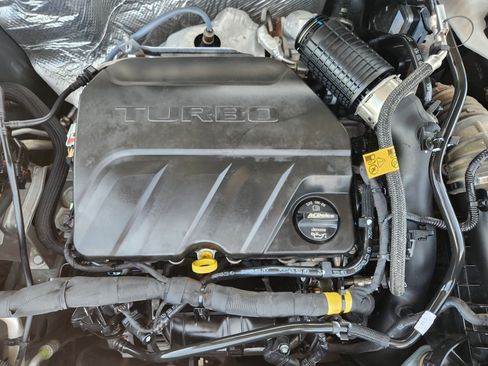 Used 2025 Chevrolet Trax LS FWD image 29
