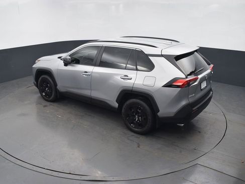Used 2019 Toyota RAV4 LE w/ Carpet Mat Package image 39