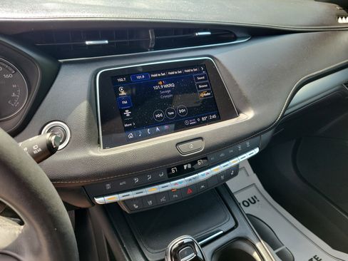 Used 2022 Cadillac XT4 Premium Luxury w/ Technology Package AWD/4WD image 29