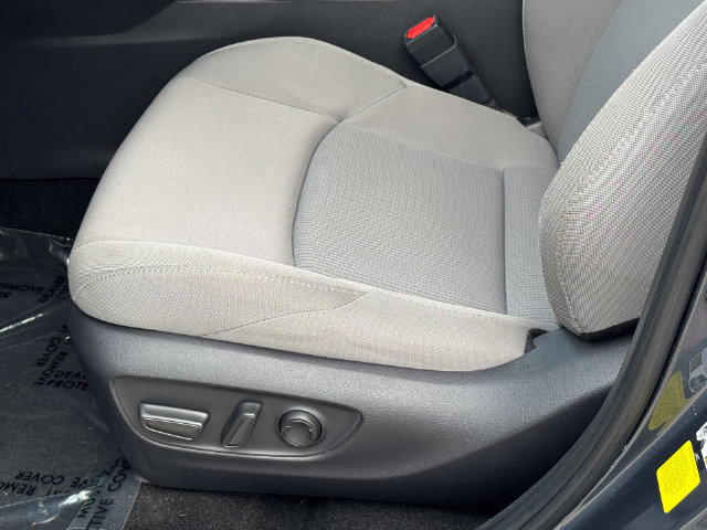 Used 2024 Toyota Venza LE AWD/4WD image 14