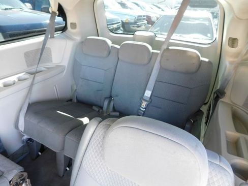 Used 2010 Chrysler Town & Country LX image 14