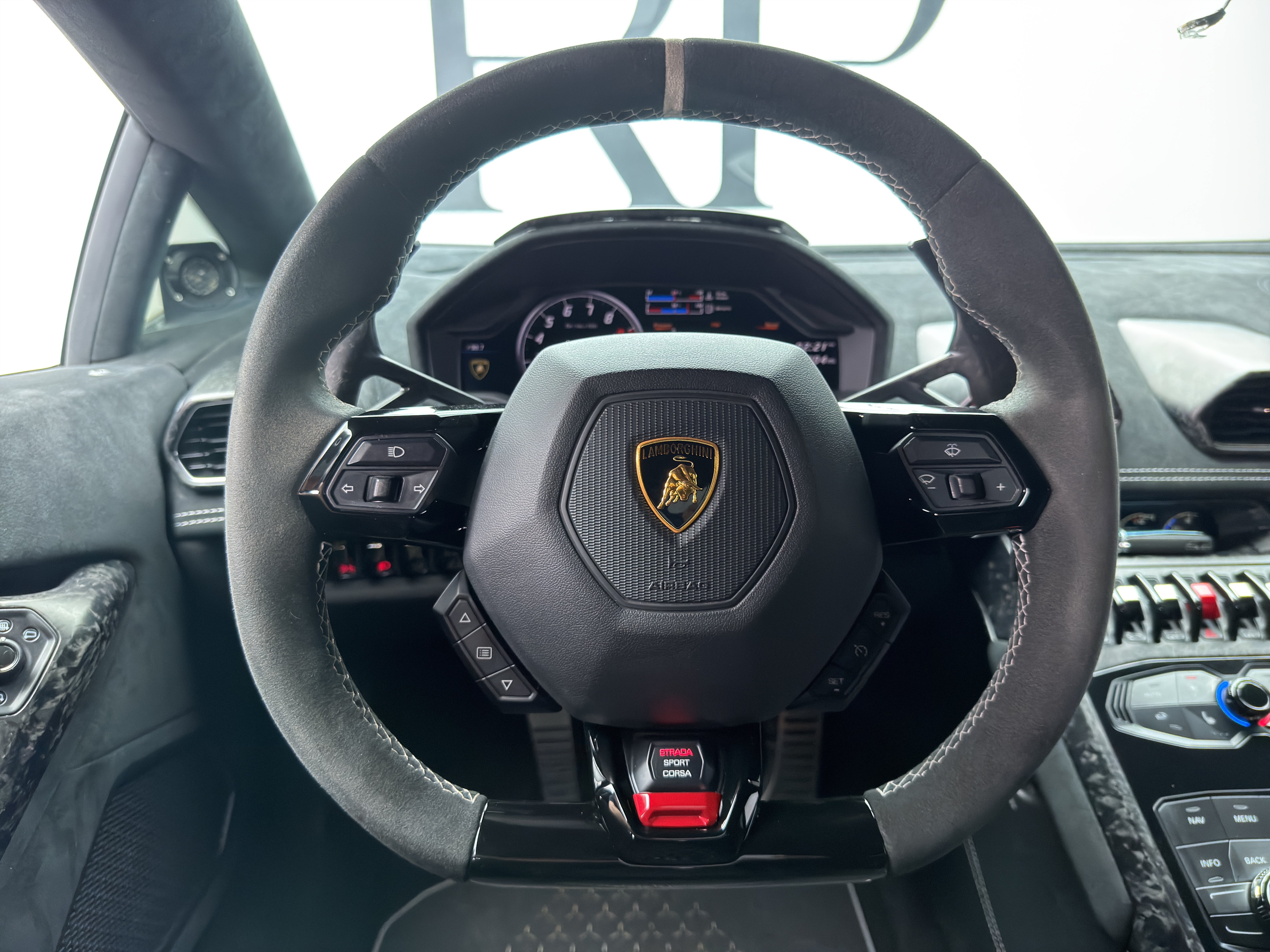 Used 2018 Lamborghini Huracan Performante AWD/4WD image 19