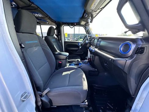 Used 2023 Jeep Wrangler Unlimited Rubicon 4xe w/ Cold Weather Group AWD/4WD image 29