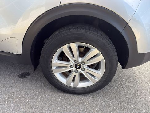 Used 2019 Kia Sportage LX image 10