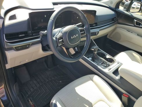 Used 2025 Kia Carnival SX Prestige image 6