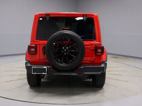 Used 2025 Jeep Wrangler Sahara 4xe image 10
