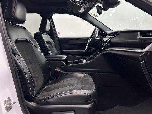 Certified 2023 Jeep Grand Cherokee Altitude image 17