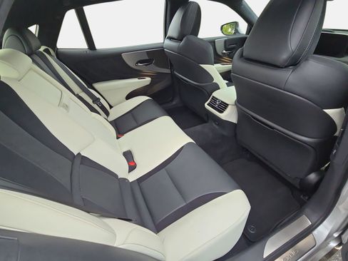 Used 2025 Lexus LS 500 F Sport AWD/4WD image 11