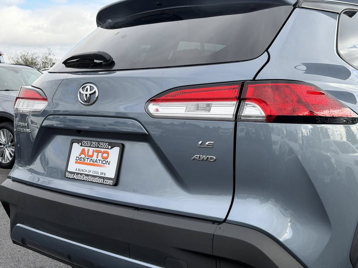 Used 2025 Toyota Corolla Cross LE AWD/4WD image 10