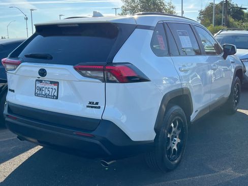 Used 2019 Toyota RAV4 XLE w/ Convenience Package AWD/4WD image 4