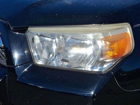 Used 2013 Toyota 4Runner SR5 w/ Convenience Pkg image 9