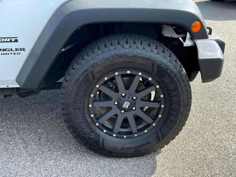 Certified 2017 Jeep Wrangler Unlimited Sport w/ Connectivity Group AWD/4WD image 18