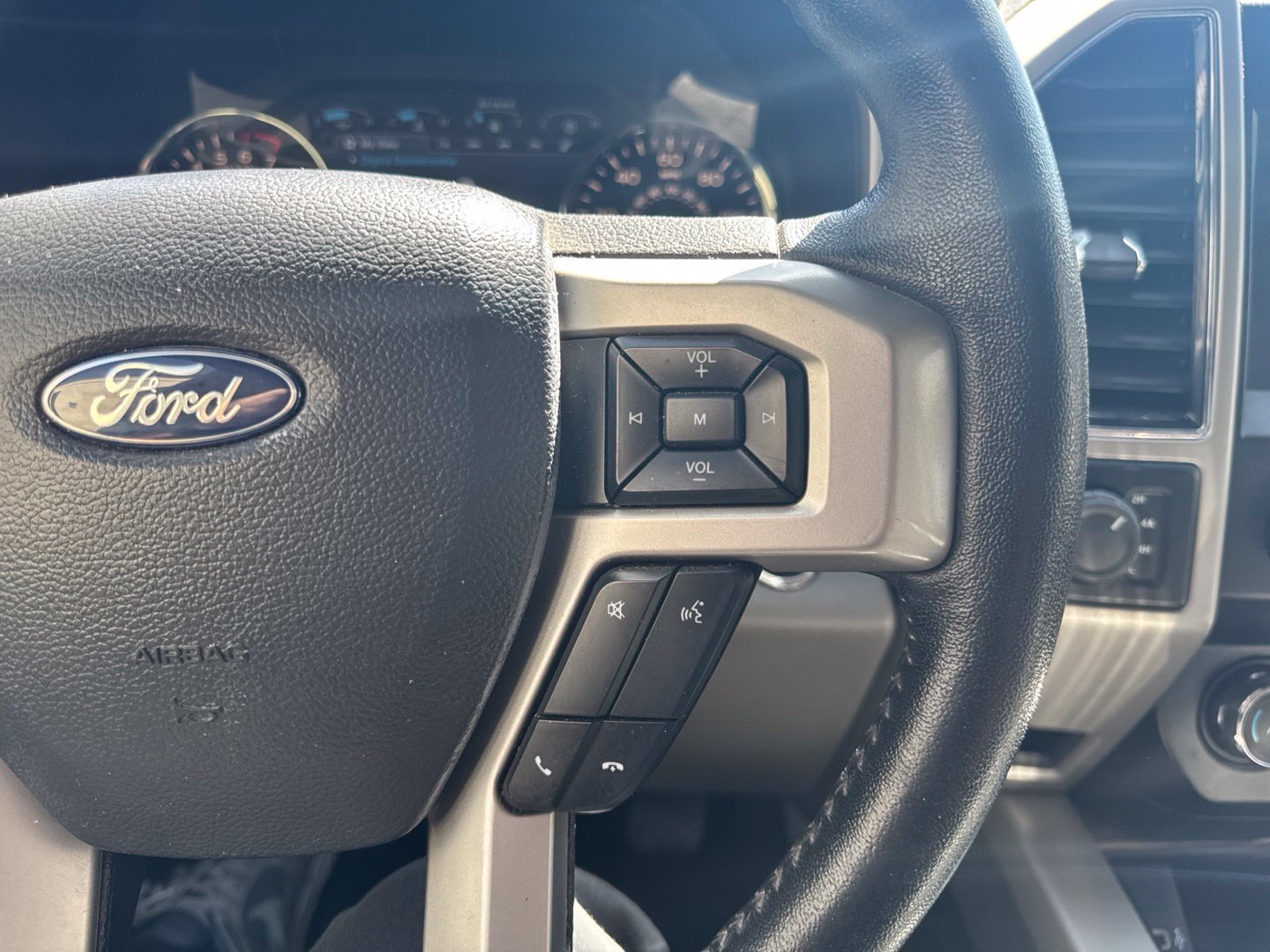 Used 2019 Ford F150 Lariat AWD/4WD image 23