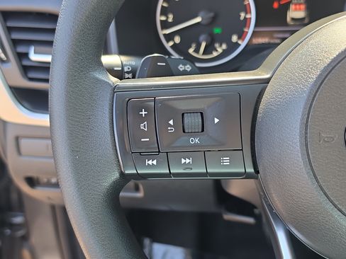 Used 2023 Nissan Rogue S FWD image 28