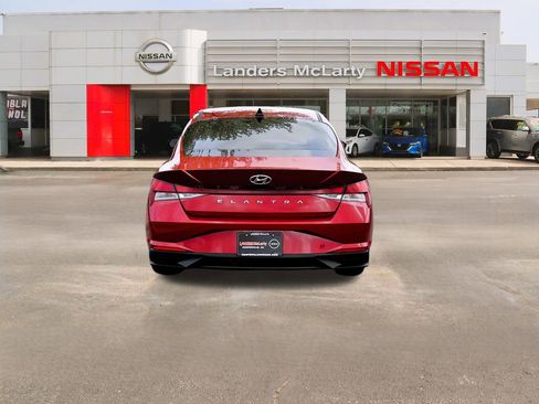 Used 2023 Hyundai Elantra SEL image 4