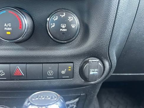 Used 2013 Jeep Wrangler Unlimited Sahara w/ Dual Top Group AWD/4WD image 23