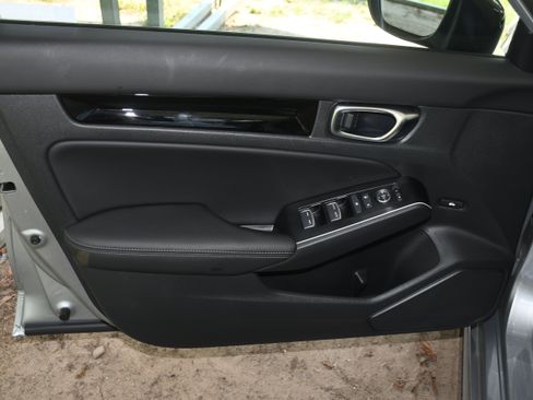 Certified 2025 Honda Civic Sport Touring image 10